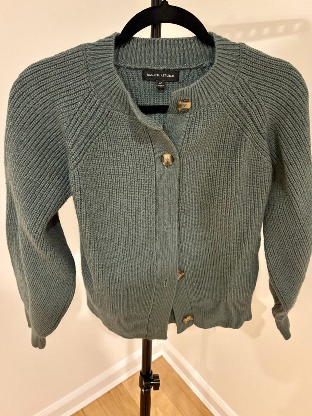 🧶 Banana Republic Ribbed Green Knit Button-Front Sweater – Size Medium